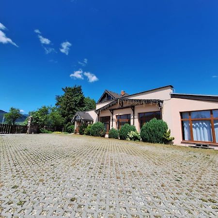 Vila Fenix B&B Ружомберок Экстерьер фото